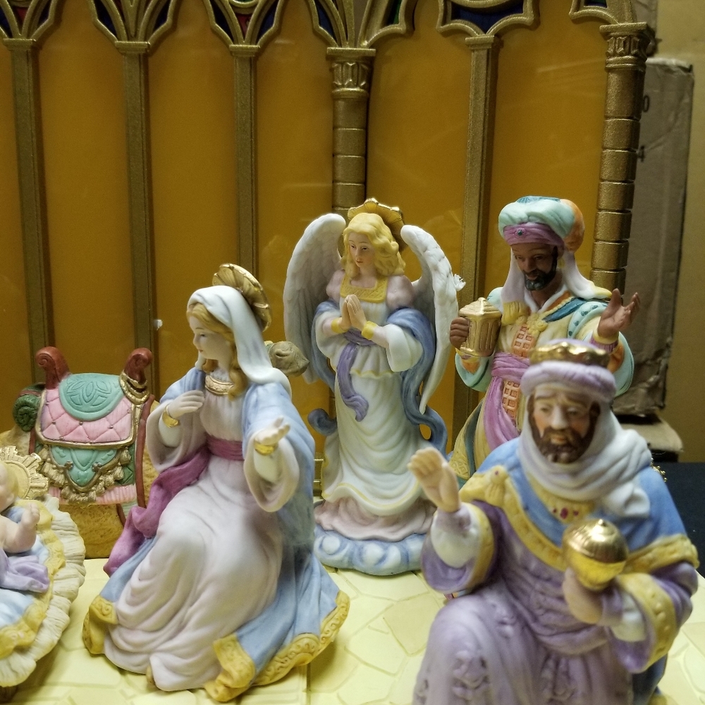 Nativity Set - Picture 2 of 5